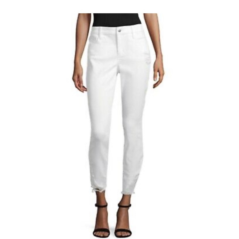 Project Runway White Distressed Jeans ☀️